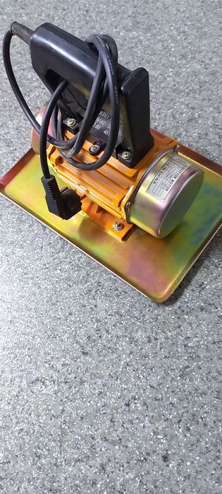 Mistrie electrica portabila cu placa plata pentru vibrare beton, noua