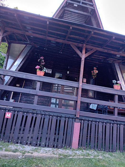 Sinaia,închiriez cabanaA,apt,garsoniera.