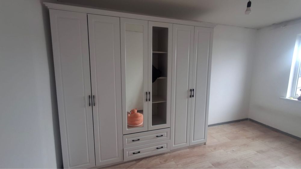 Продам  шкаф 6 дверный