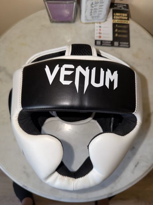 Каска за бокс на Venum