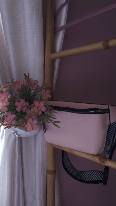 Уникална селекция чанти и портмонета Calvin Klein, Guess, David Jones