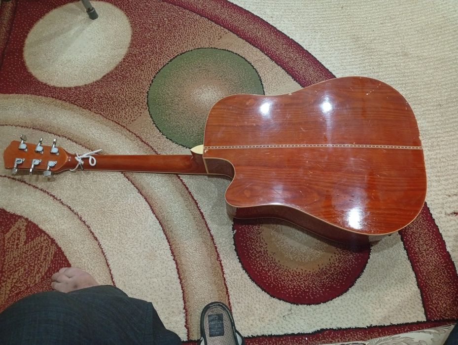 Гитара эстрадная