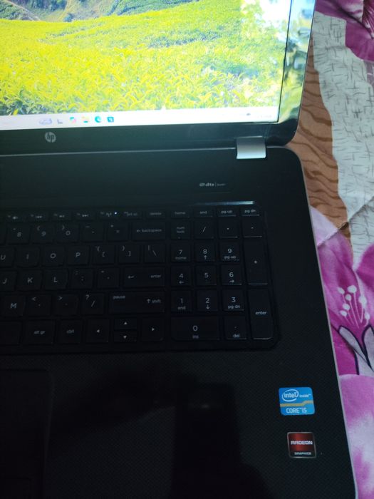 De vanzare laptop hp i5 , 17 inchi 8 gb ram,1 gb placa video