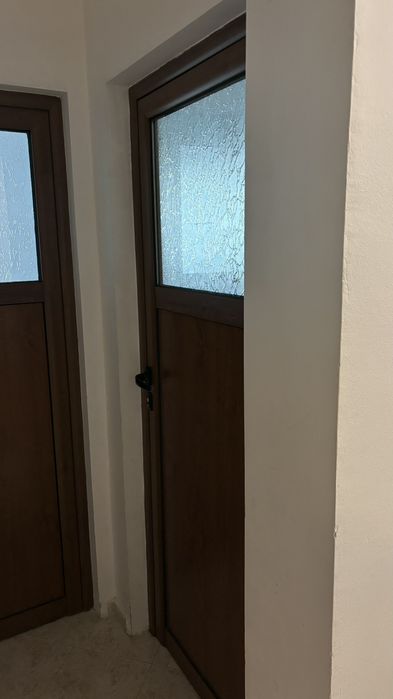 Продавам интериорни врати