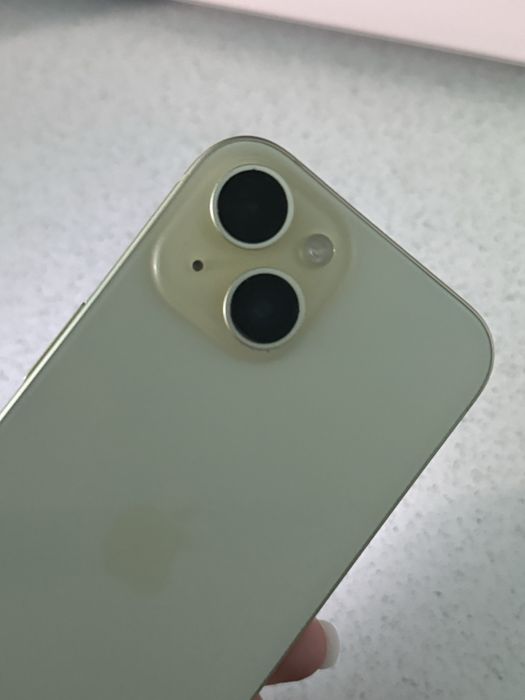 Iphone 15 galben