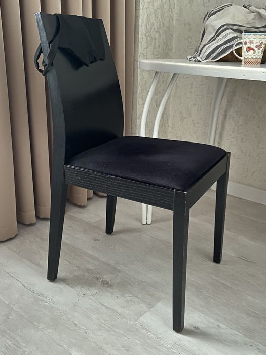 Продам 6 стульев