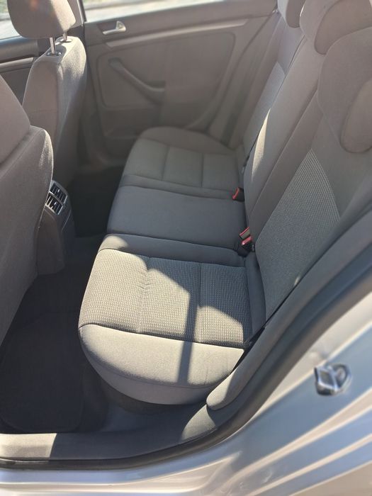 Фоксваген голф комби 1.9 дизел 105 кс. Регистриран годишна винетка