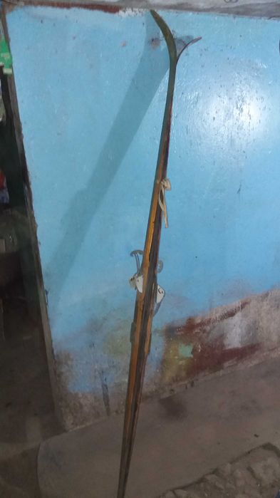 Продам лыжи . . .