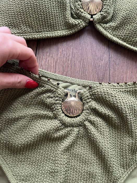 Бански River Island