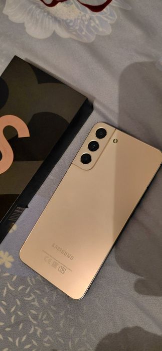 Срочно продам телефон Samsung s22+