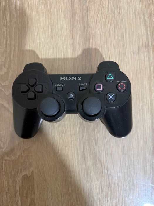 PS3 Slim 320 GB в много добро състояние!