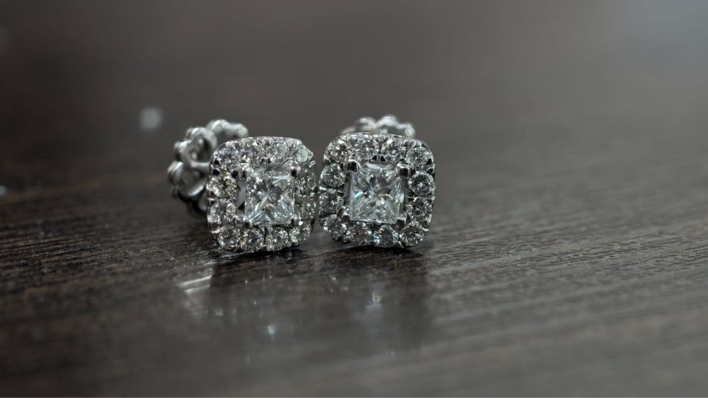 Золотые серьги с бриллиантами