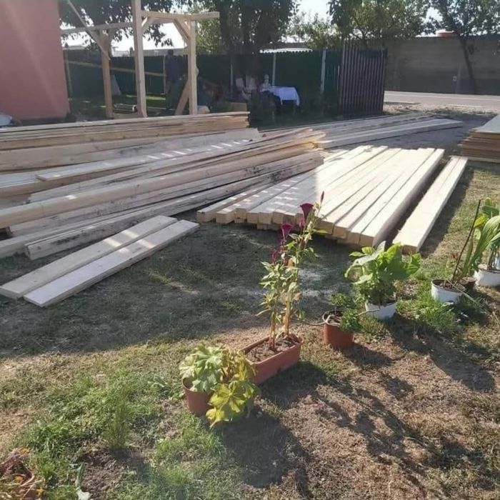 Tip Serviciu: Vopsire acoperis tabla, Constructie acoperis nou, Sarpante, Sisteme pluviale - jgheaburi - burlane, Curatare acoperis, Dulgherie,