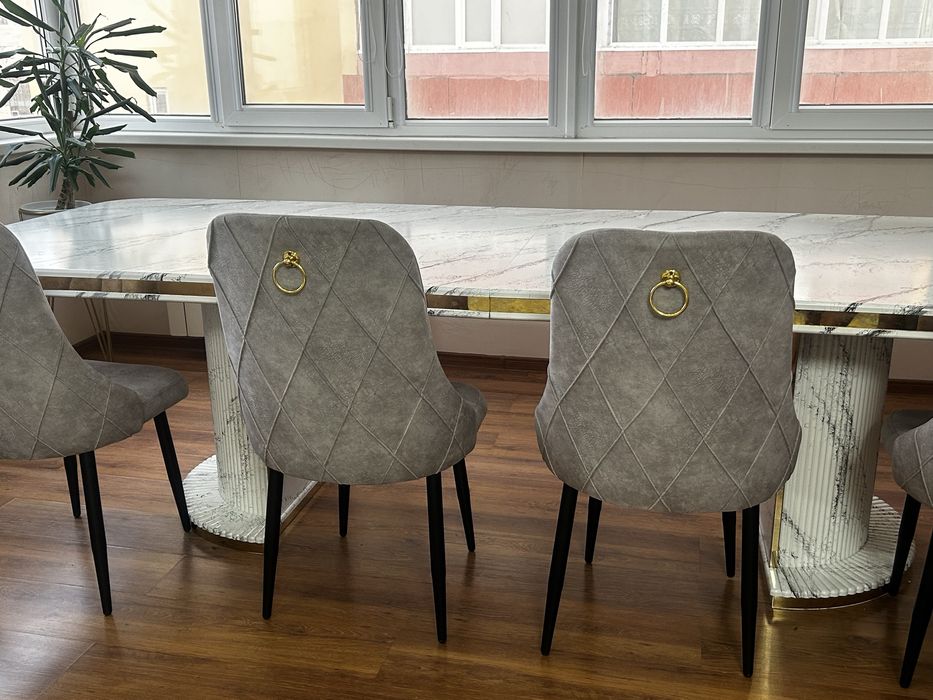 Продаетс обеденный стол со стульями 12 шт.