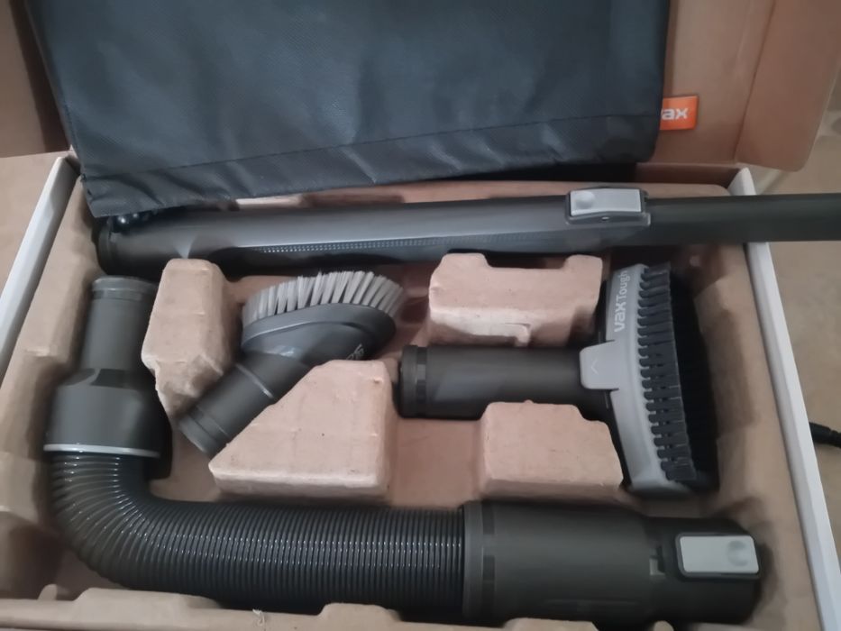 Aspirator vertical fara fir VAX  cu PRO KIT și perie PET