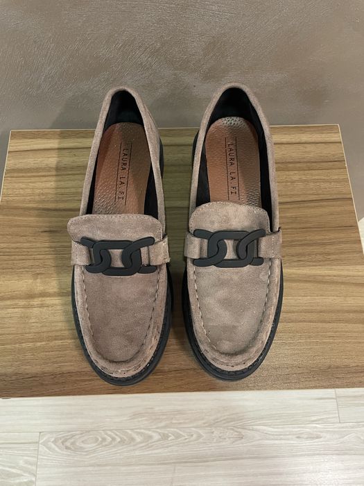 Дамски мокасини.