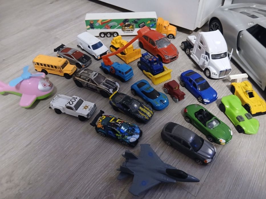 Метали и пласмасови колички