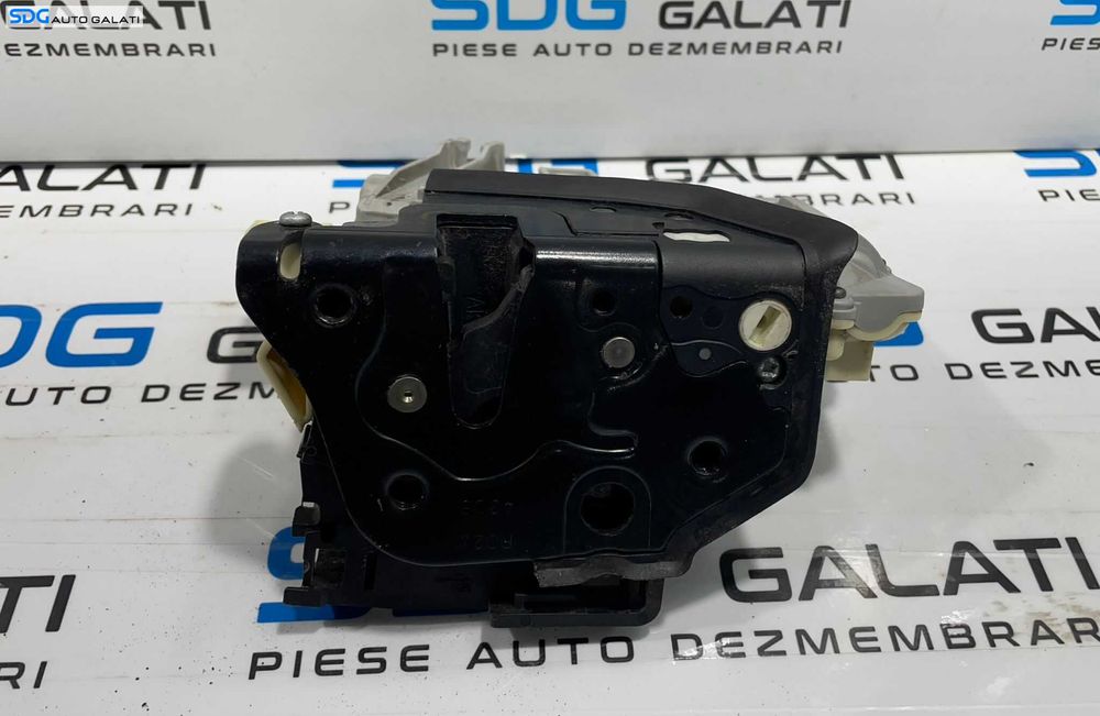 Broasca Incuietoare Usa Portiera Dreapta Fata Skoda Superb 2 2008 - 2015 Cod 3C1837016A [L4290]