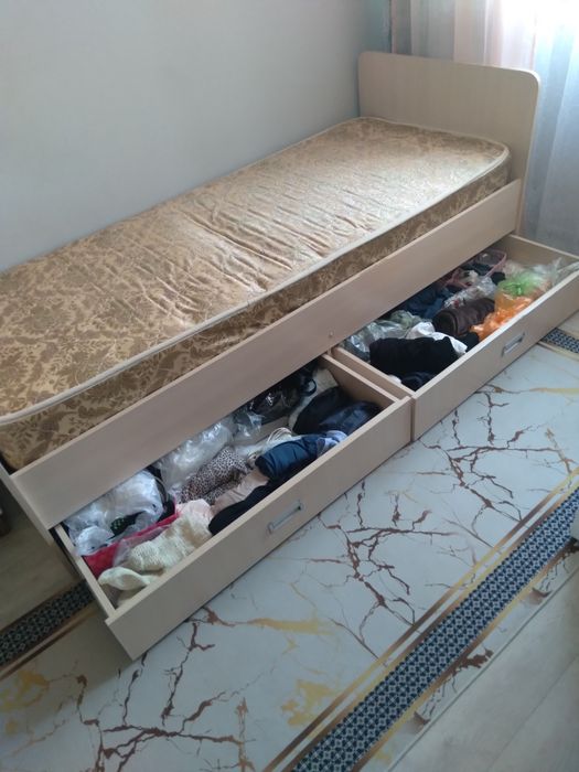 Кровать с матрацом