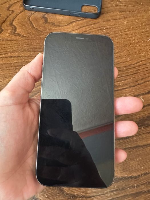Продавам Iphone 12 pro