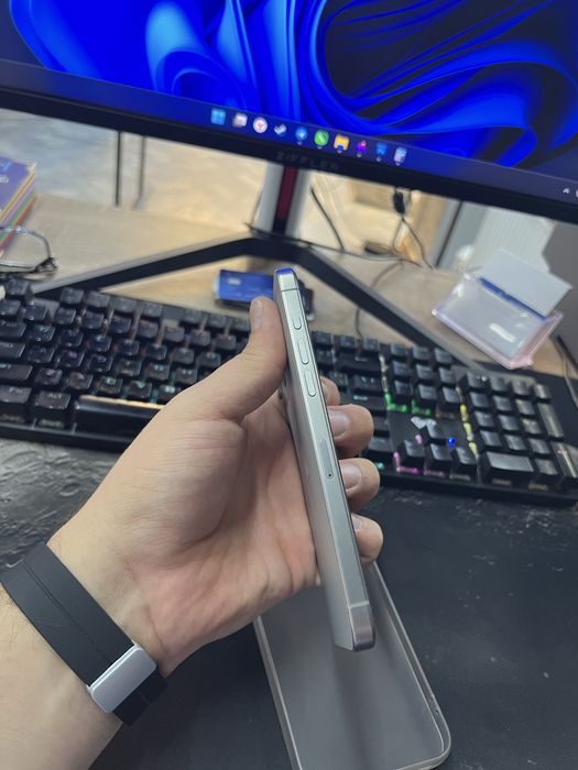 Iphone 15 pro max SROCHNA!!!