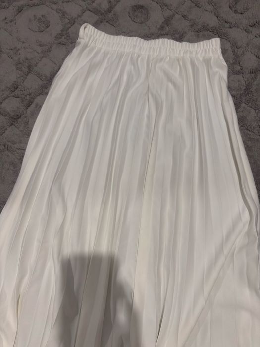 Киімдер сатылады