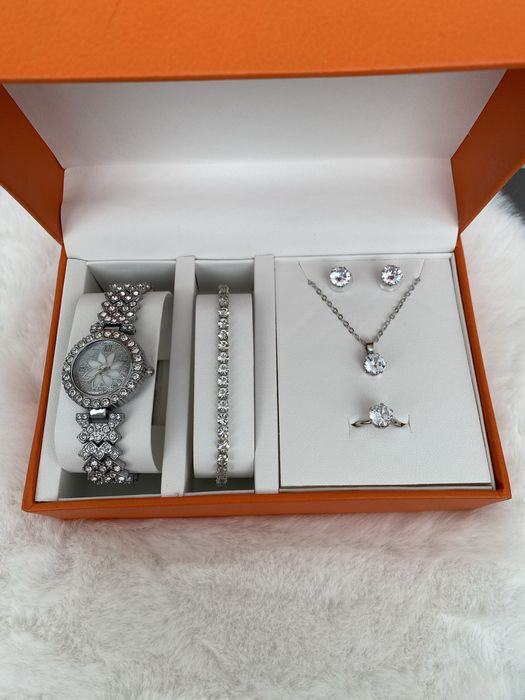 Комплекты украшений