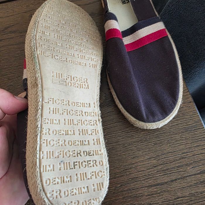 Tommy Hilfiger 42