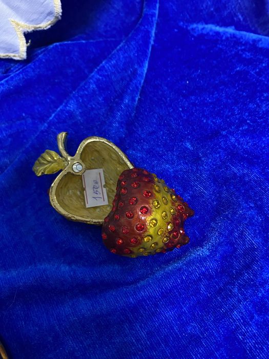 Шкатулки, пудренницы