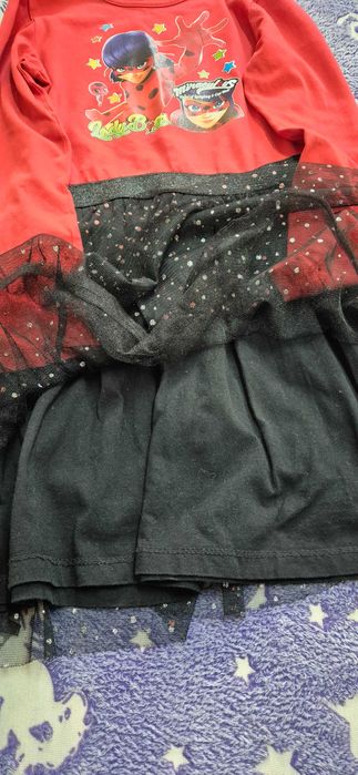 Червена рокля на калинката