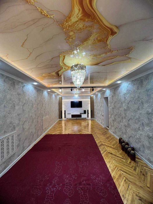 Boyovut shaxarchasida hovlili uy sotiladi !