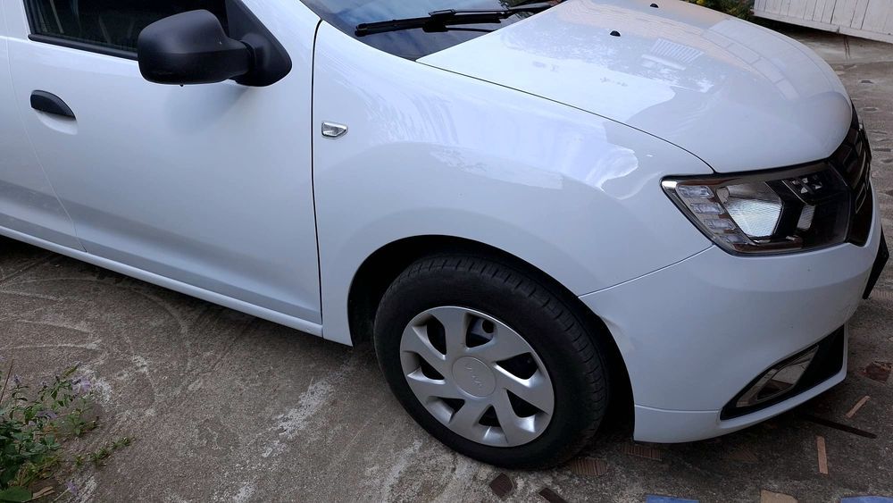Vând Dacia Logan