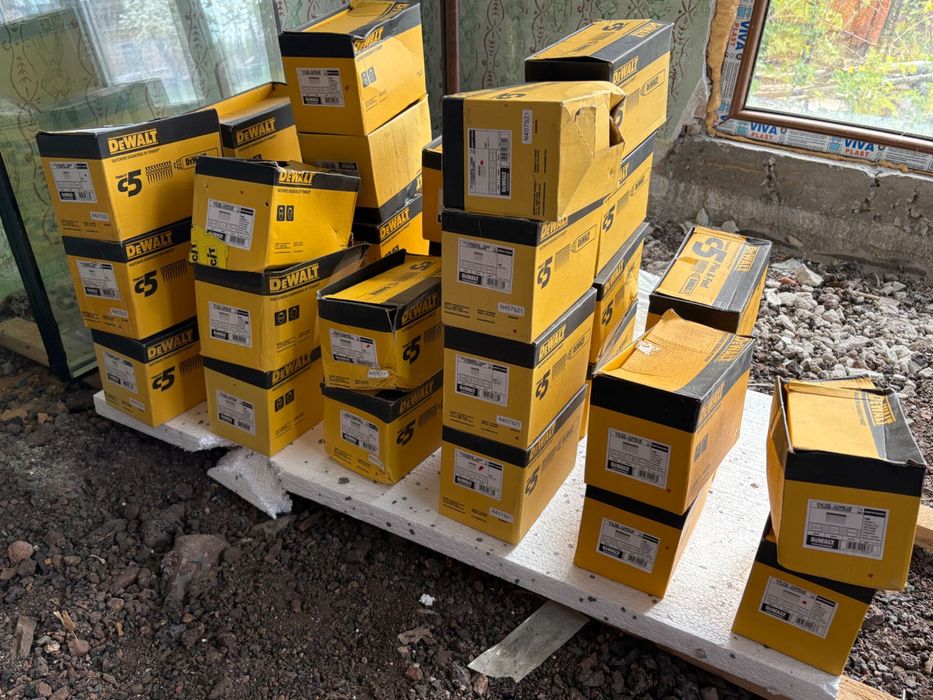 ЛОТ Чисто нов професионален инвентар DeWALT & Powers (Над 130 кутии) – Директен Монтаж