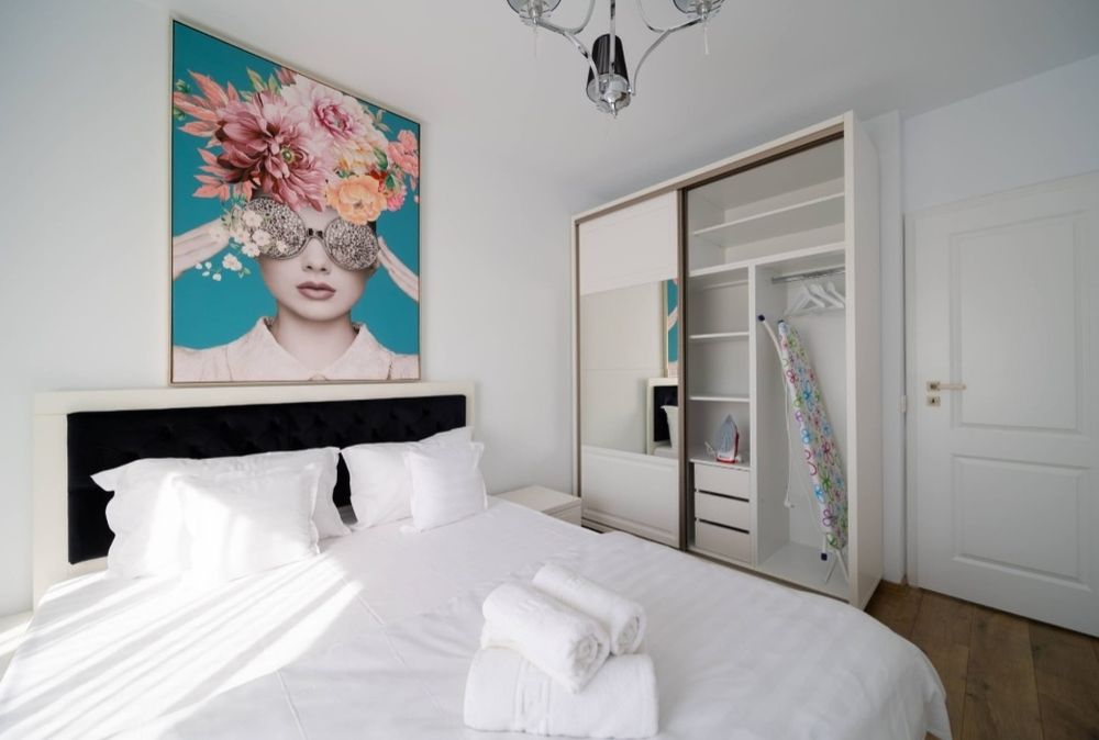 Inchiriez apartament cu 2 camere lux,cu loc de parcare,,in cartierul ,,Prima Onestilor,,,