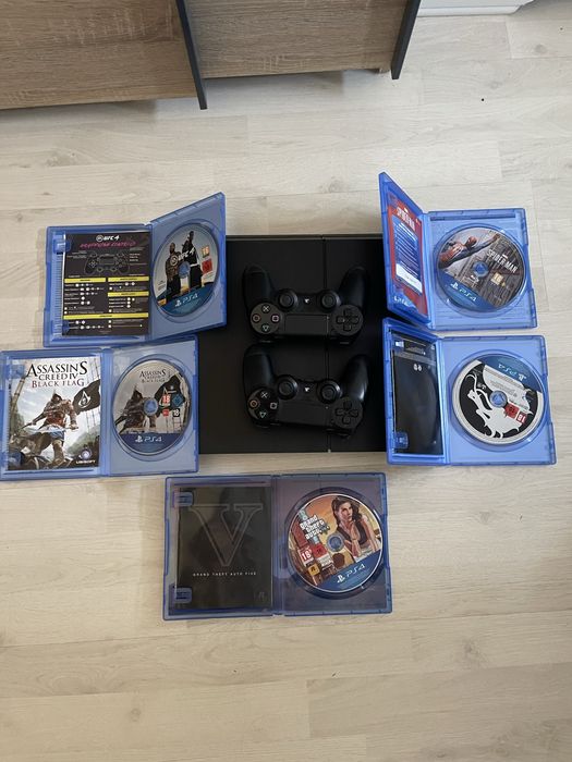 PS4 800 GB + 2 Controllere + Jocuri – Stare impecabilă