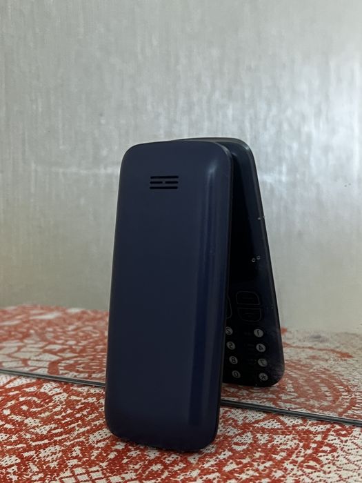 Продаются простой сотовый телефон.