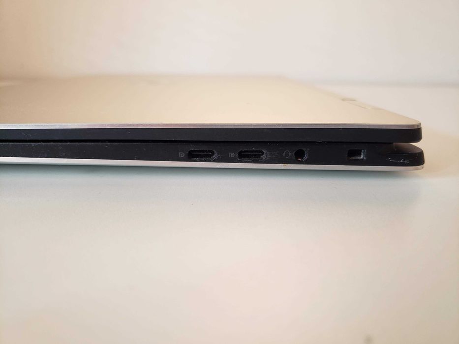 Лаптоп DELL XPS 15 9575 i5-8305G 8GB 256GB WIN11