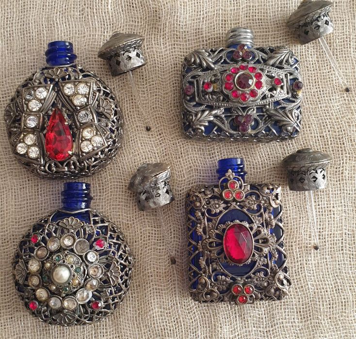 Два лота от малки шишенца с парфюм