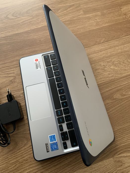 Laptop Asus Slim CheomeOs,Display 12 inch,4gb ram,baterie buna cu inca