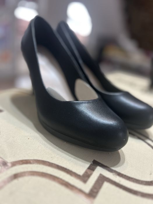 Vand pantofi din piele