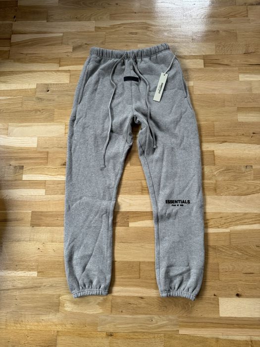Pantaloni Fear Of God Essentials Gri