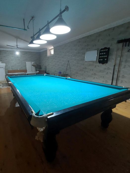 Бильярдный стол в полном комплекте