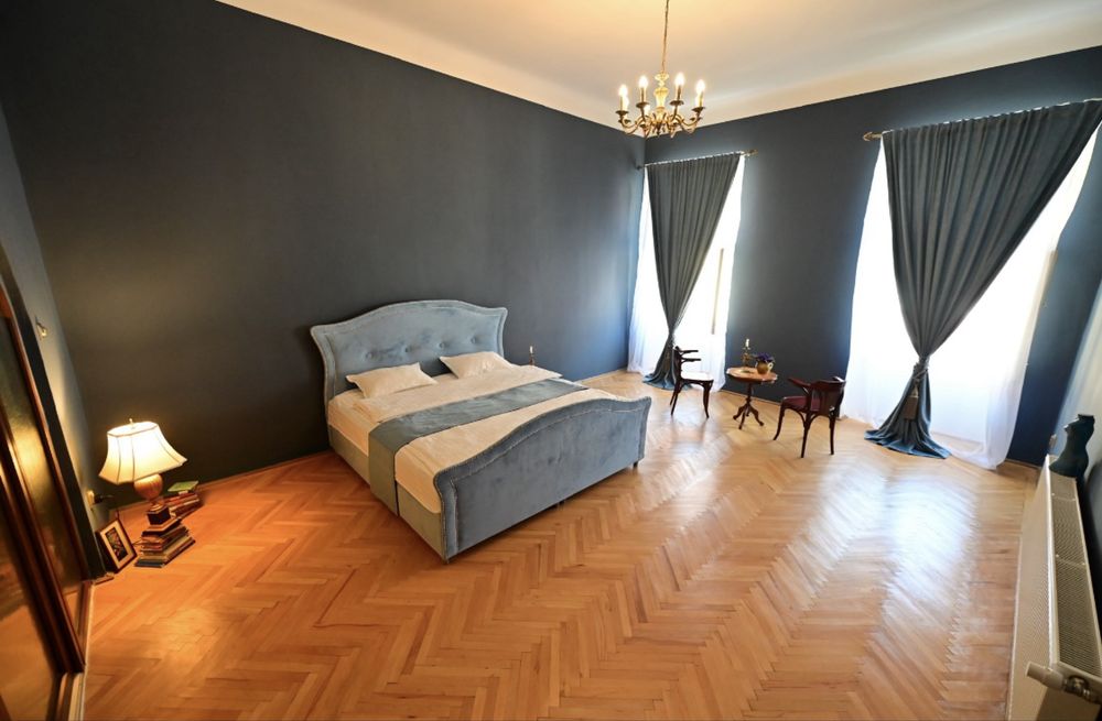 Vand  / Inchiriez Apartament Ultracentral Sibiu + spatiu comercial 50 m la subsol + pod