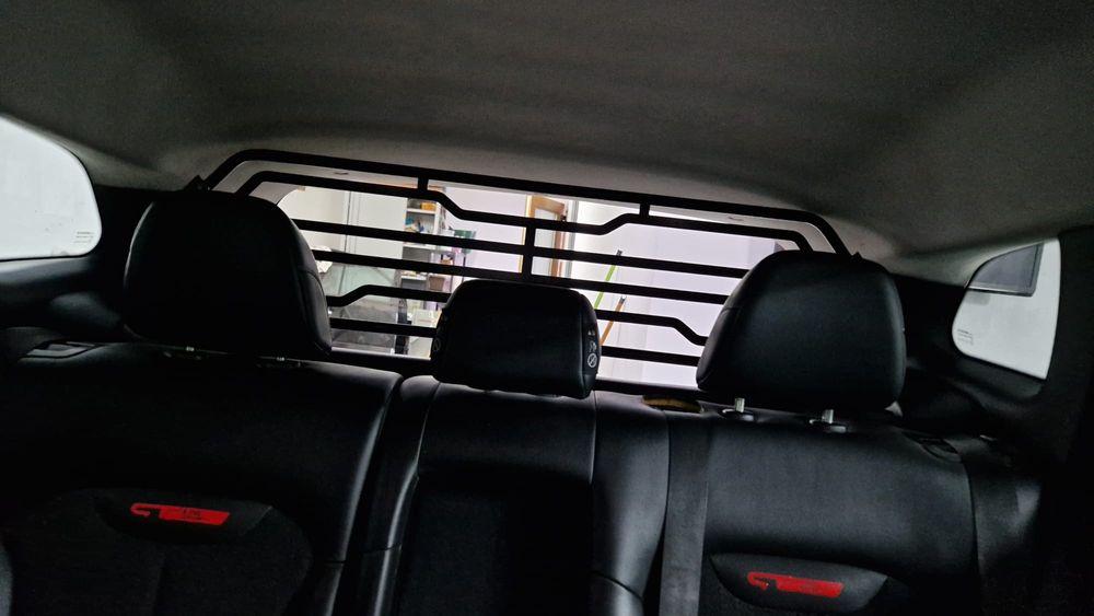 Grilaj metalic separator animale,bagaje portbagaj auto