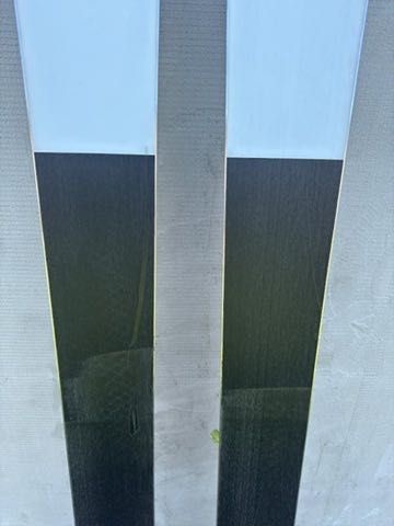 Ski Schiuri tura G3 FINDr Full Carbon Tech cu legaturi  G3 ION 12  si piei de foca