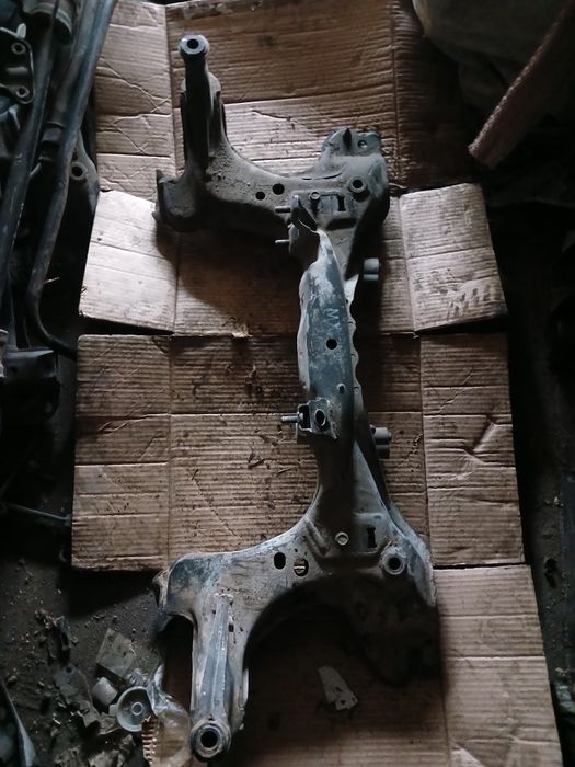 Балка Мазда МХ3 в оригинале привозная