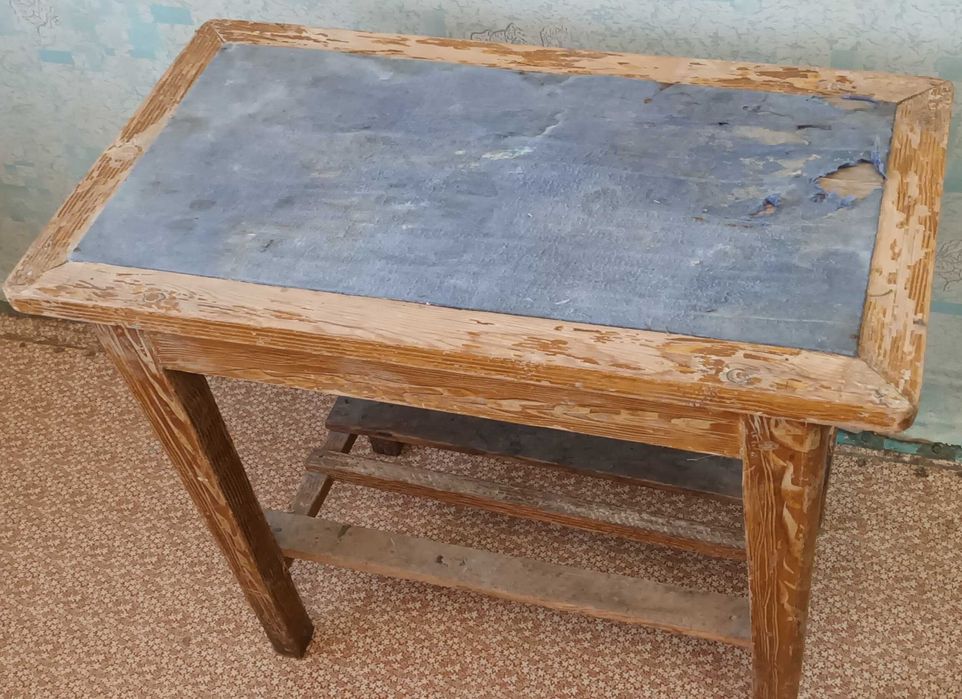 Журнальный столик времен СССР