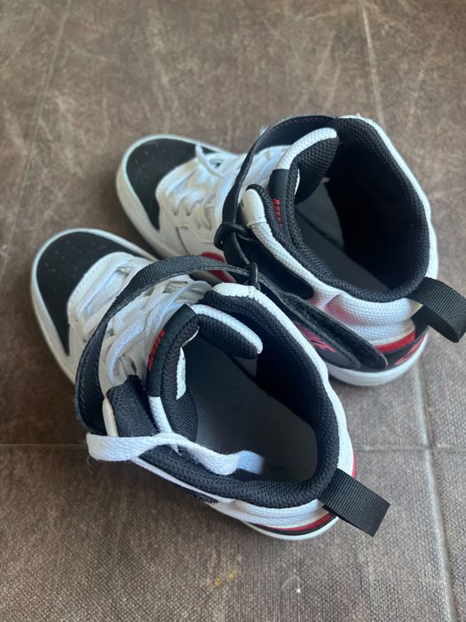 Маратонки Nike ,пробвани веднъж ,супер запазени ,но ни допаднаха!