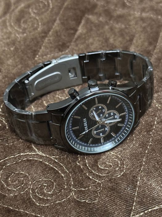 Мужские часы серые