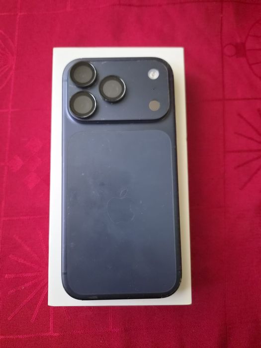 Vând sau schimb IPhone 17 pro la cutie